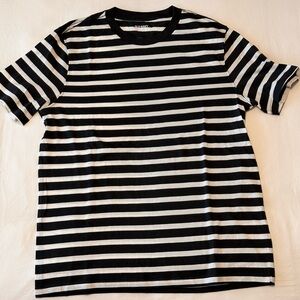 Men’s Navy and Whitr Striped T-shirt. Size Medium Old Navy